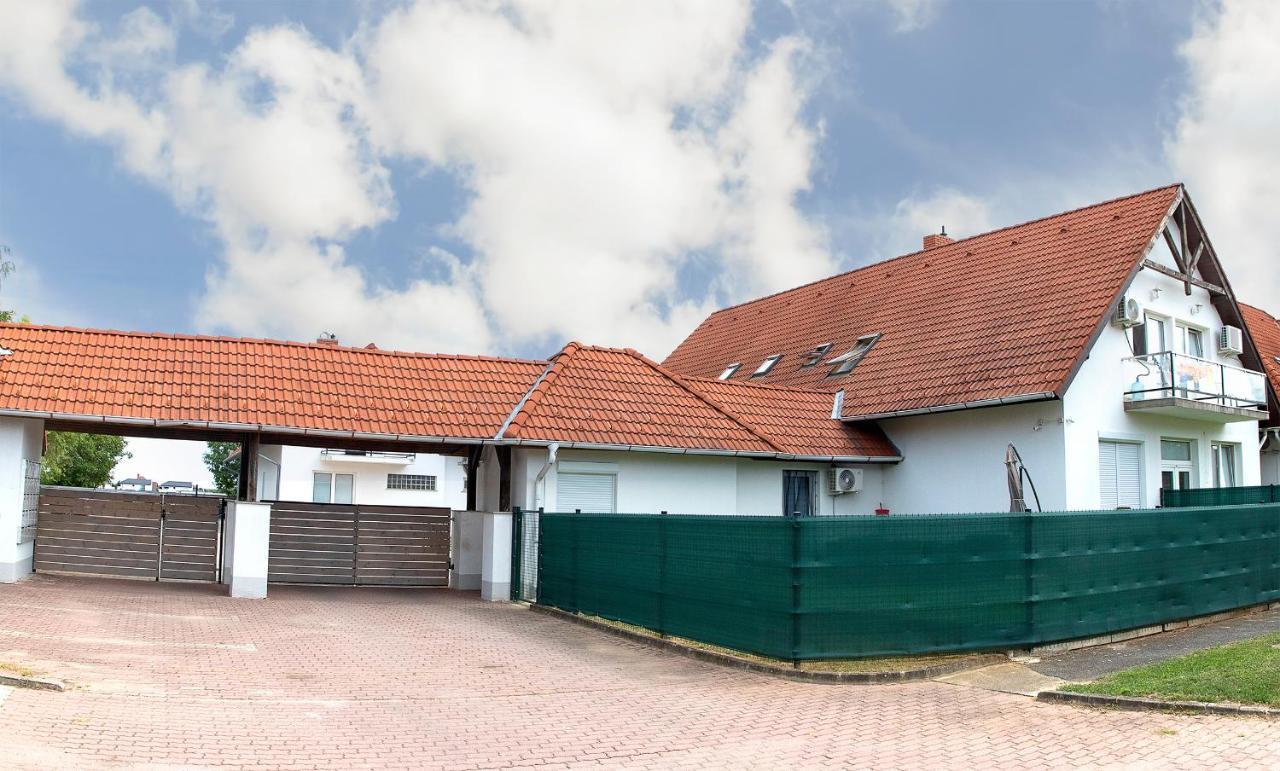 Lux Apartman Buek Экстерьер фото